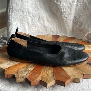 Everlane Italian leather Day Glove Black Minimalist Leather flats size 9 1 2